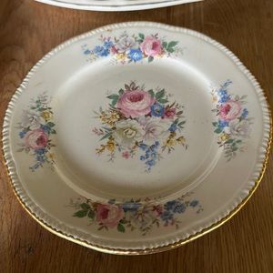 Vintage Homer Laughlin set of 4 dessert plates rimmed in gold/floral